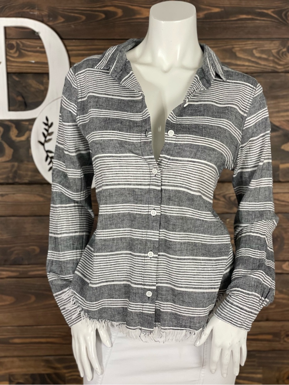 Beachlunchlounge | Linen Striped Gray & White Button-Front Shirt Frayed Raw Edge